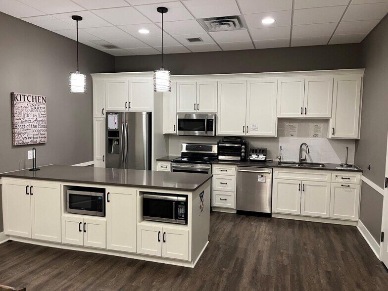 More Photos Of 14551 Judicial Rd, Burnsville Office For Sale