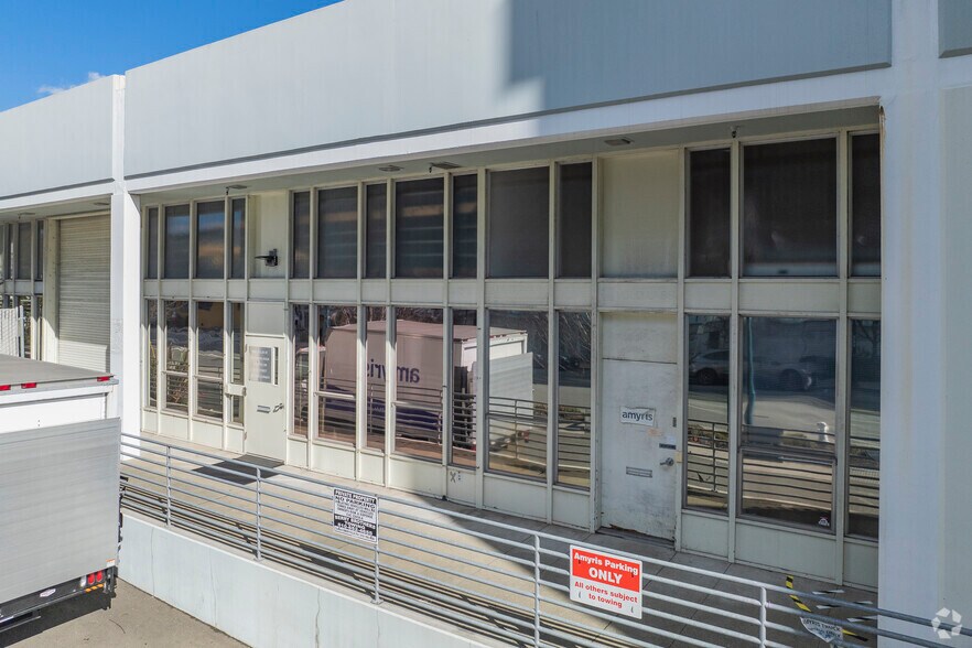 More Photos Of 5850-5860 Hollis St, Emeryville Research And Development For Lease