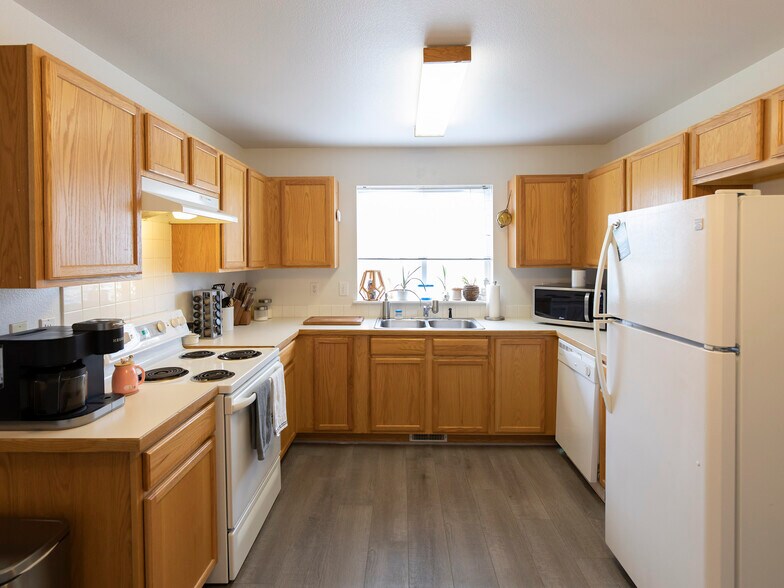 More Photos Of 1163-1165 NW Dogwood Cir, Mountain Home Specialty For Sale