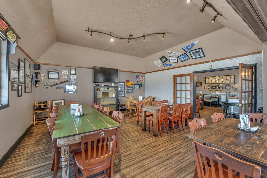 More Photos Of 601 Arizona Ave, Holton General Retail For Sale
