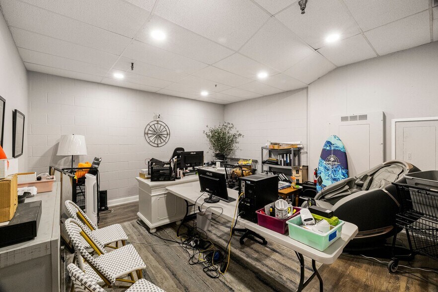 More Photos Of 821 King George Blvd, Savannah Unknown For Lease