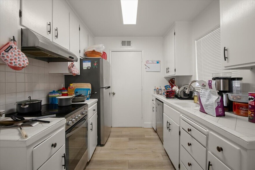 More Photos Of 736 Madison Ave, Redwood City Apartments For Sale