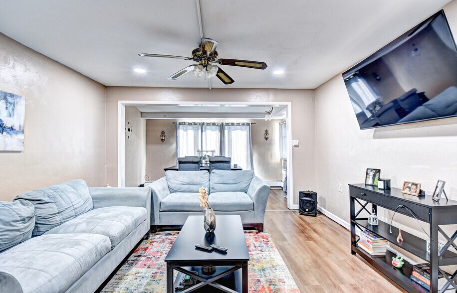 More Photos Of 337 N Liberty Dr, Tomkins Cove Restaurant For Sale