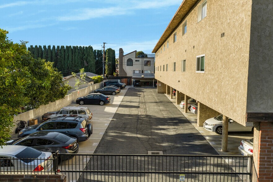 More Photos Of 2101 Vine St, Alhambra Apartments For Sale