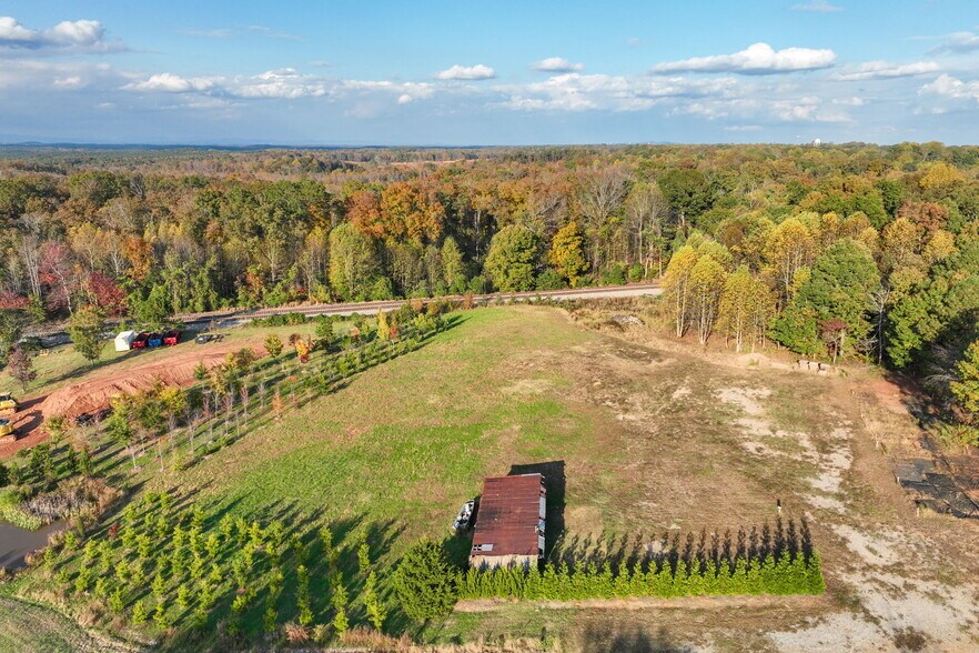 More Photos Of 5662 Cemetery Rd, Lula Land For Lease