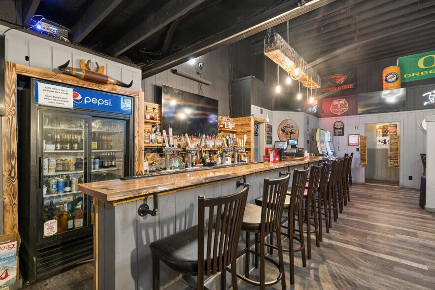 More Photos Of 2015 1st St, Tillamook General Retail For Sale