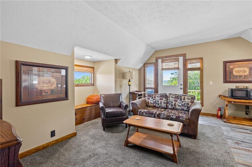 More Photos Of 755 County Road 210, Eureka Springs Hotel For Sale