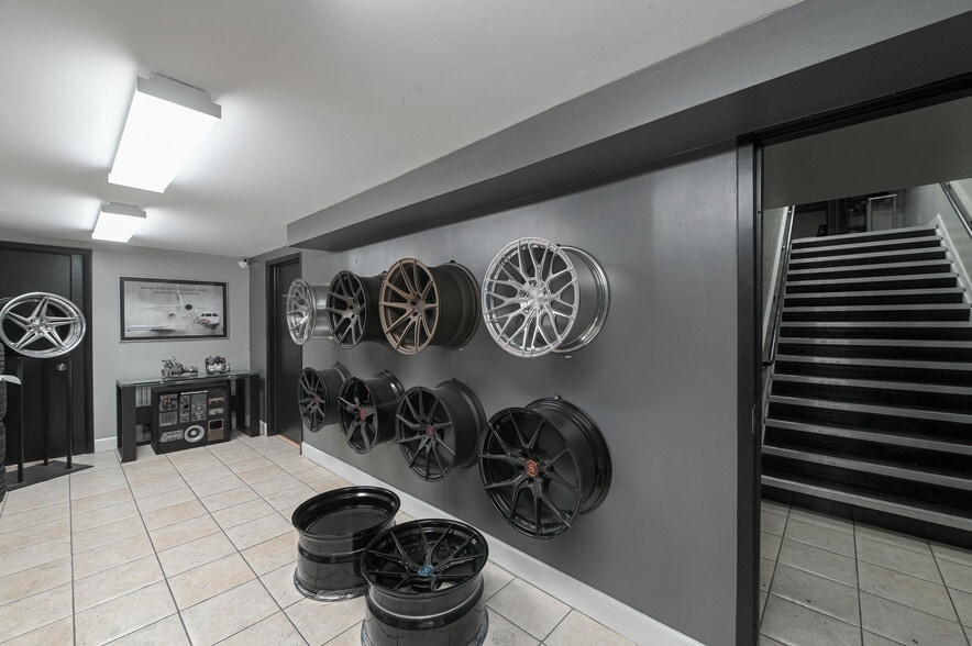 More Photos Of 13977-13981 SW 140th St, Miami Light Distribution For Sale