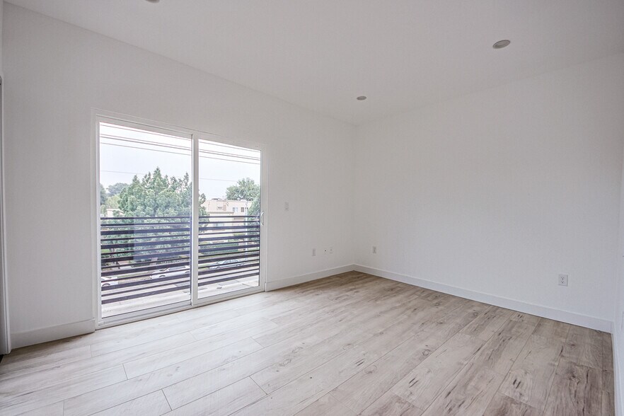 More Photos Of 6461 Woodley Ave, Van Nuys Apartments For Sale