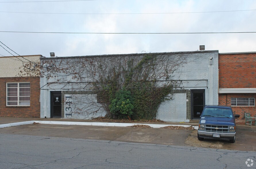 More Photos Of 1341 Plowman Ave, Dallas Light Manufacturing For Lease