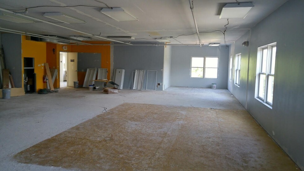 More Photos Of 20 Mayo Rd, Edgewater Storefront Retail Office For Lease