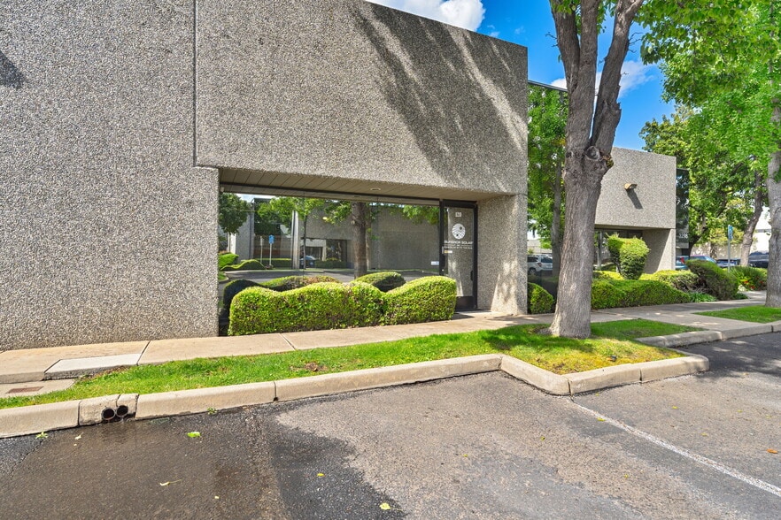 More Photos Of 3298 Monier Cir, Rancho Cordova Warehouse For Sale