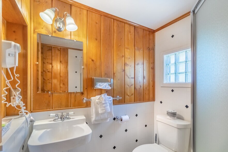 More Photos Of 221 Byers Ave, Hot Sulphur Springs Hotel For Sale