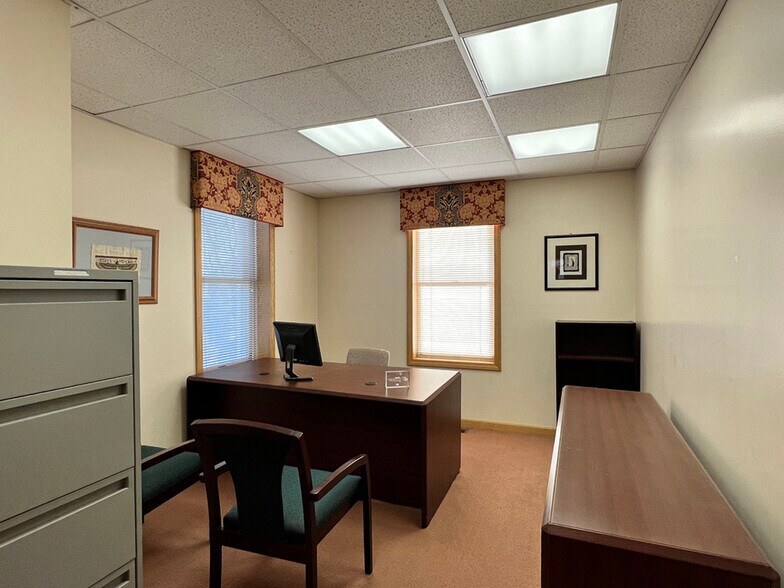 More Photos Of 465 Commerce Dr, Fort Washington Office For Sale