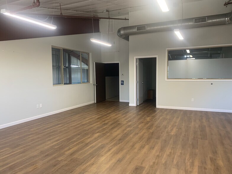 More Photos Of 3310 Ramada Dr, Paso Robles Flex For Lease