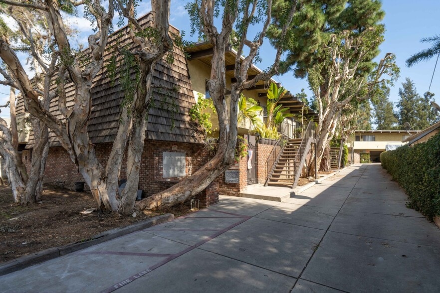 More Photos Of 5934 Buffalo Ave, Van Nuys Apartments For Sale
