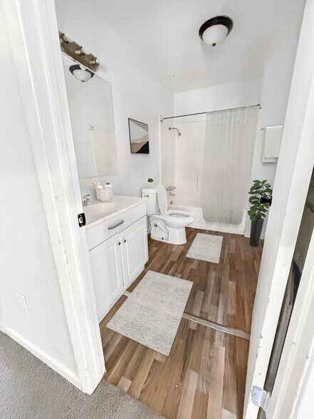 More Photos Of 1105 Westwood Ln, Giddings Apartments For Sale