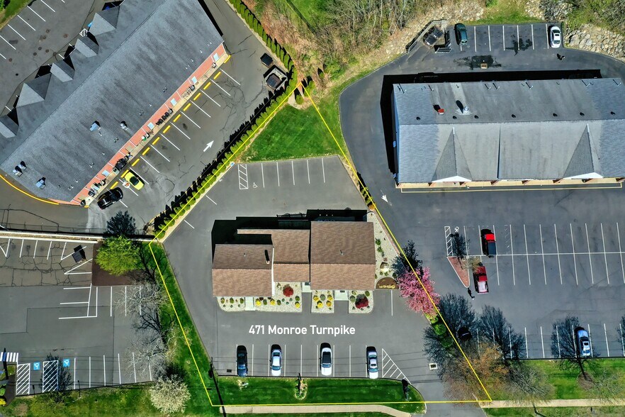 More Photos Of 471 Monroe Tpke, Monroe Medical For Lease