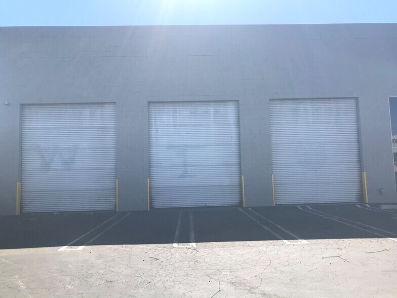 More Photos Of 22932 Lockness Ave, Torrance Warehouse For Lease