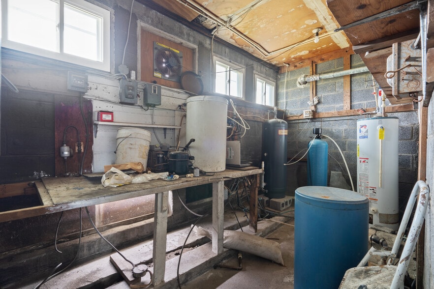 More Photos Of 9681 US 20, Cassville Restaurant For Sale