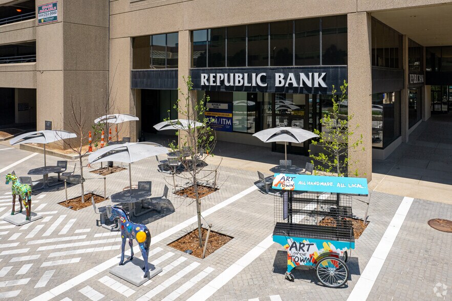 More Photos Of 333 W Vine St, Lexington Office For Lease