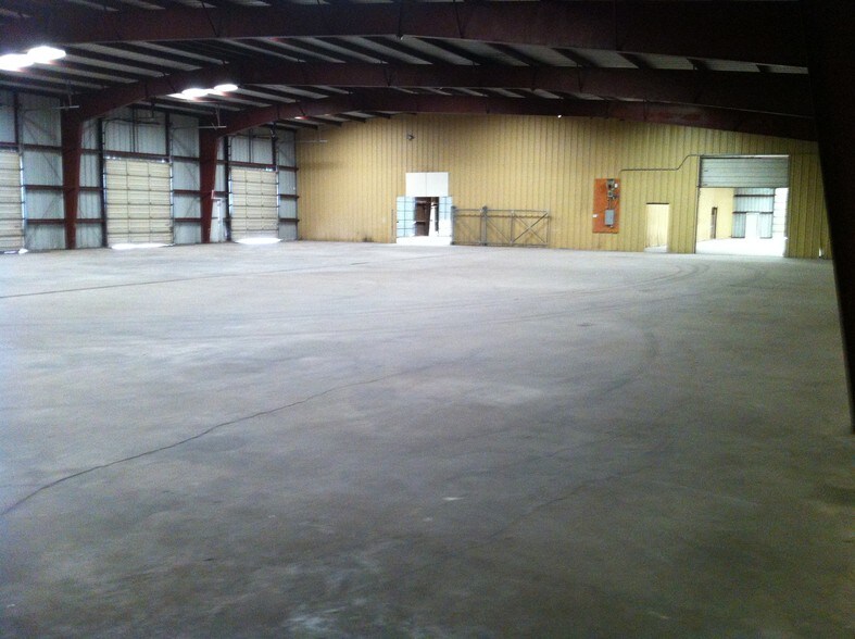 More Photos Of 3146 Springfield Ave, Lancaster Manufacturing For Lease