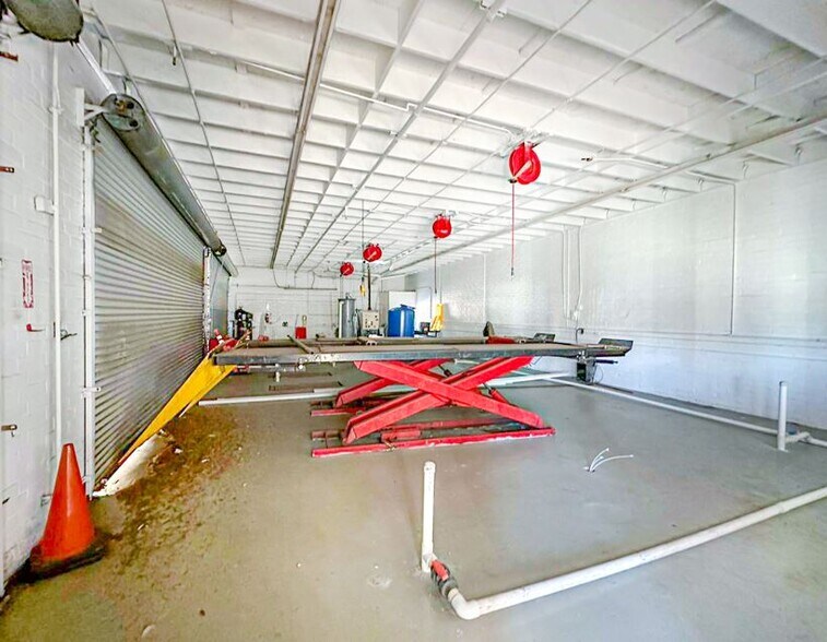 More Photos Of 5570 Sepulveda Blvd, Culver City Auto Repair For Lease