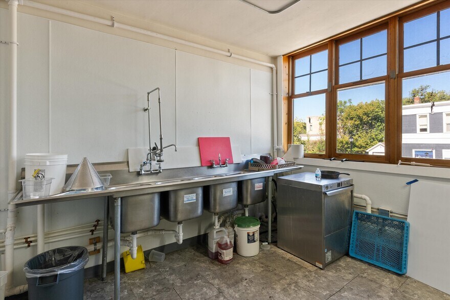 More Photos Of 1133 Indiana Ave, Sheboygan Storefront Retail Office For Lease