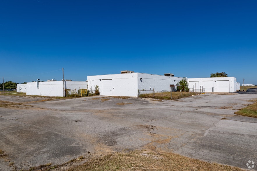 More Photos Of 6540 E Apache St, Tulsa Warehouse For Sale