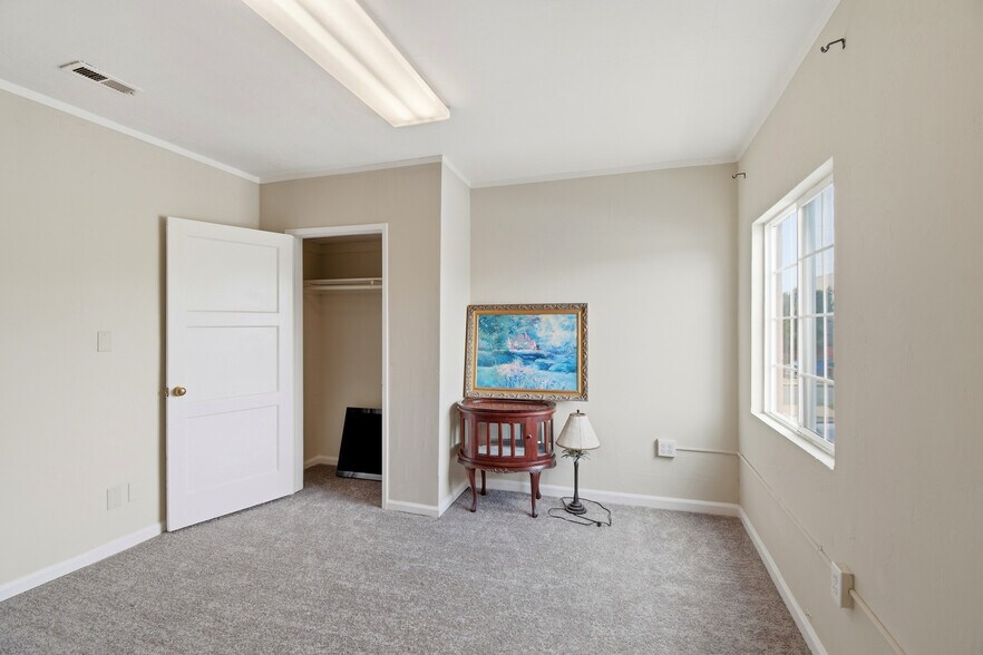 More Photos Of 2809-2815 Macdonald Ave, Richmond Office For Sale