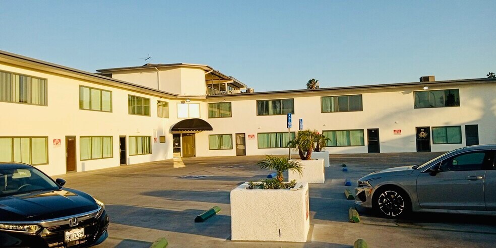 More Photos Of 599 S Barranca Ave, Covina Medical For Lease