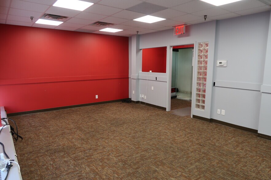 More Photos Of 4146 Main St, Flushing Office For Lease