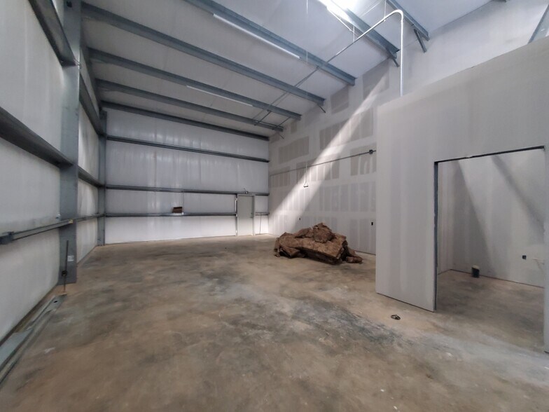 More Photos Of 1722 Cargill, Willis Flex For Sale