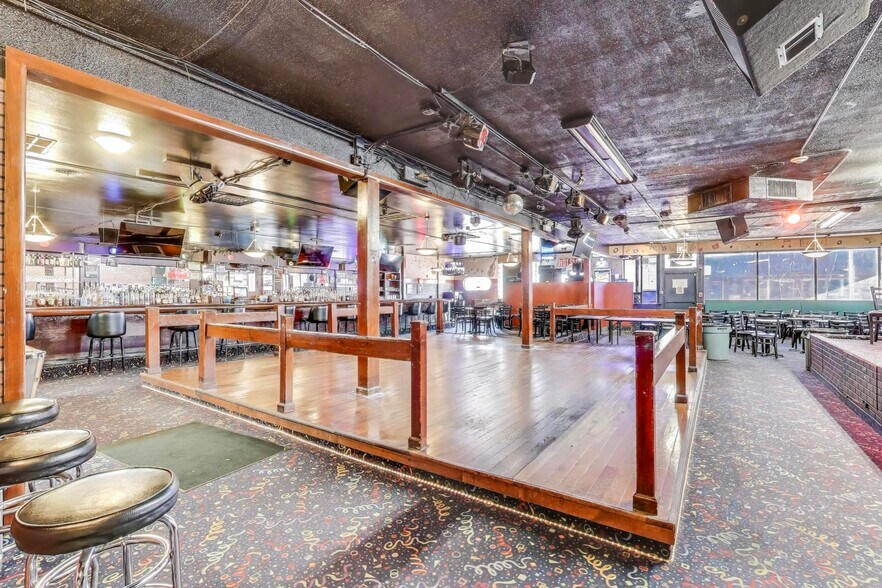 More Photos Of 1715 W Roosevelt Rd, Broadview General Retail For Lease