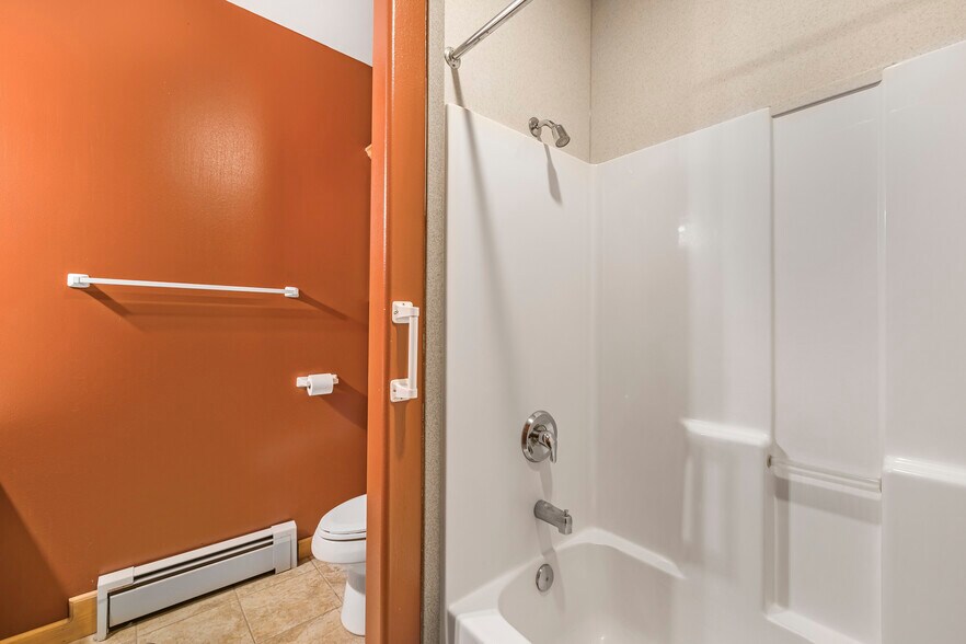 More Photos Of 1665 Whisper Ridge Rd, Ashton Hotel For Sale