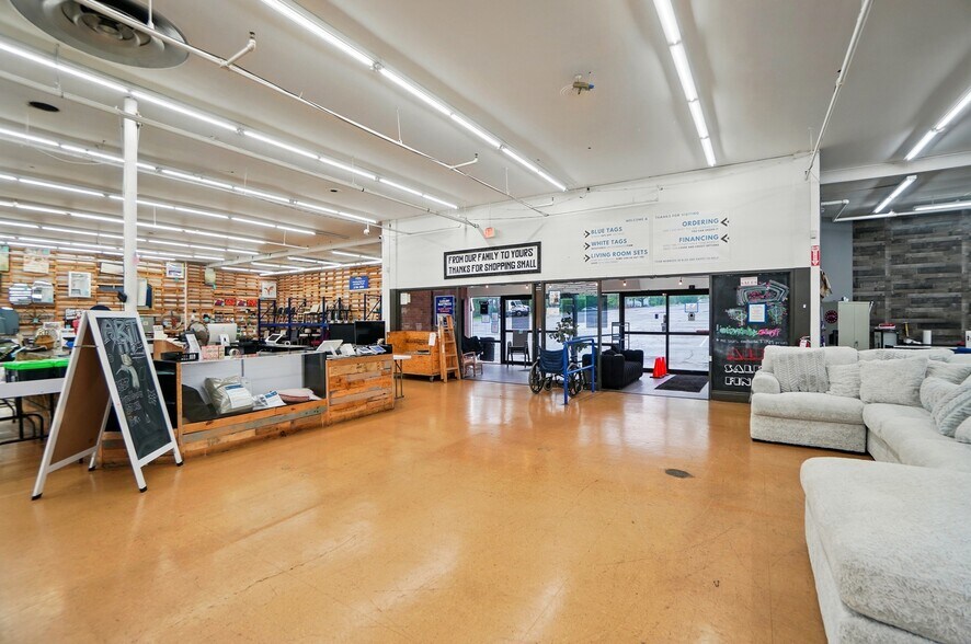 More Photos Of 50 Eswin St, Cincinnati Freestanding For Sale