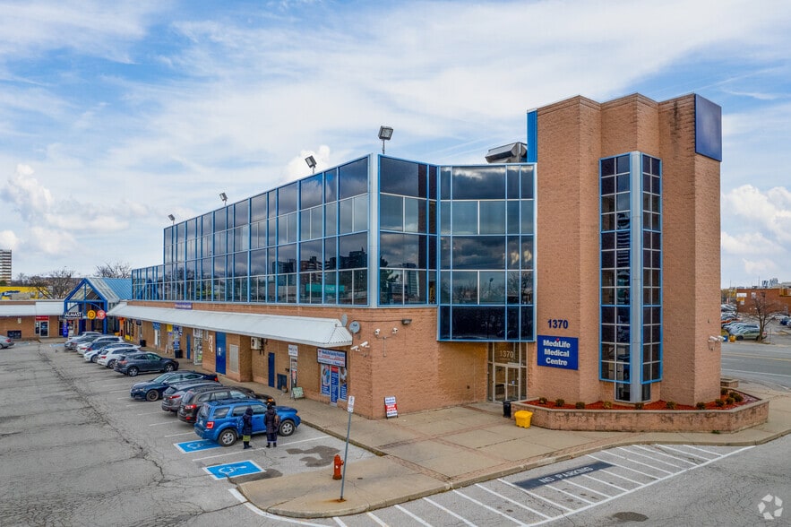 More Photos Of 1370 Dundas St E, Mississauga Medical For Lease