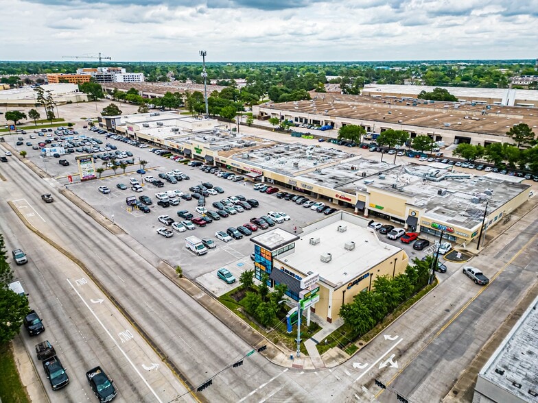More Photos Of 3800 N Shepherd Dr, Houston General Retail For Sale