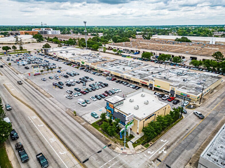 More Photos Of 3800 N Shepherd Dr, Houston General Retail For Sale