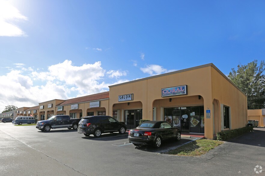 Primary Photo Of 3454-3472 SE Dixie Hwy, Stuart Showroom For Lease