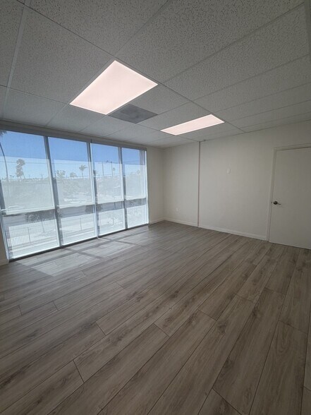 More Photos Of 7626-7634 Vineland Ave, Sun Valley Storefront Retail Office For Lease
