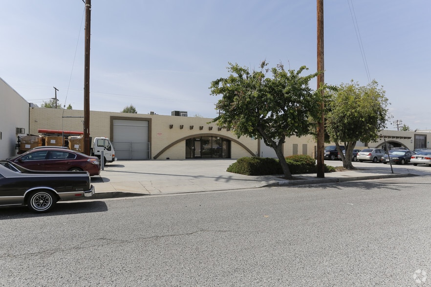 More Photos Of 14940-14954 Calvert St, Van Nuys Warehouse For Lease