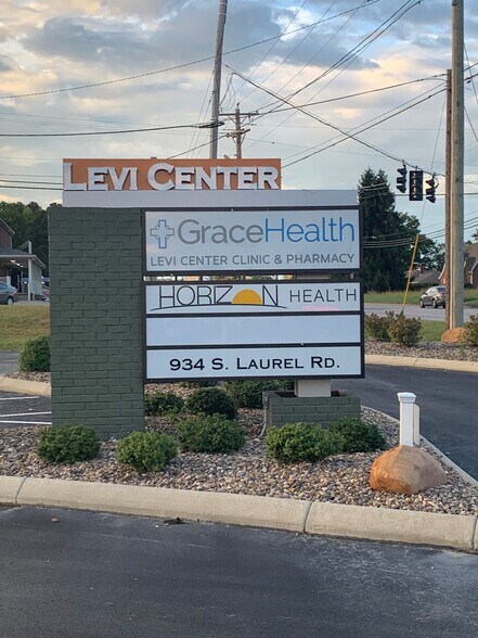 More Photos Of 934 S Laurel Rd, London Freestanding For Lease