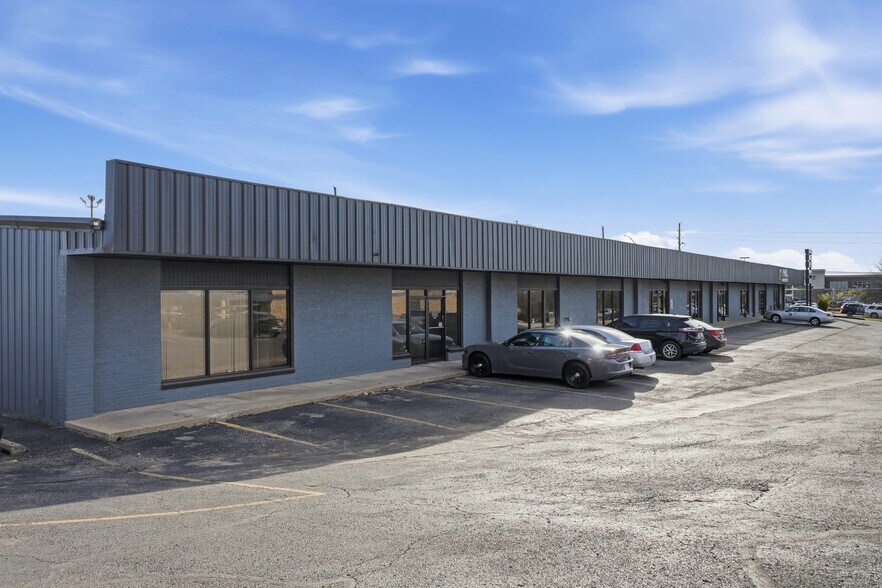 More Photos Of 3416-3422 N College Ave, Fayetteville Unknown For Lease