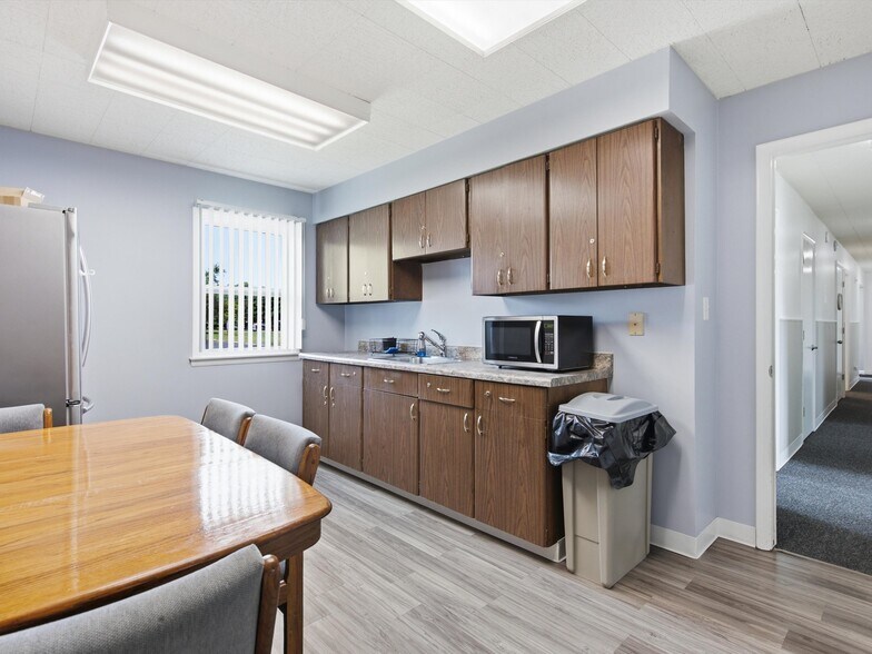 More Photos Of 35000-35008 Division Rd, Richmond Medical For Sale