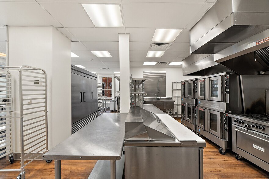 More Photos Of 12 Culpeper St, Warrenton Restaurant For Sale