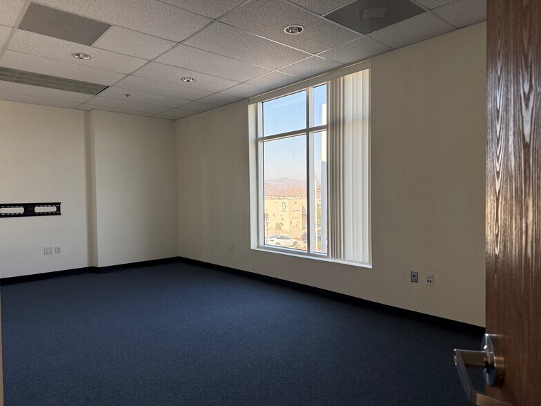 More Photos Of 4234 Green River Rd, Corona Medical For Lease