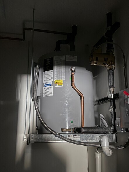 More Photos Of 934-942 Valley Creek Dr, Farmington General Retail For Lease