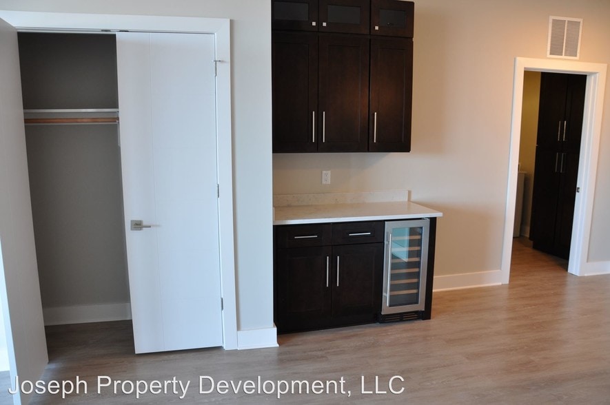 More Photos Of 4175 N Oakland Ave, Shorewood Multifamily For Sale