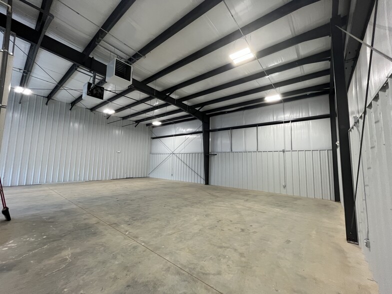 More Photos Of 1309 Division, Springfield Flex For Lease